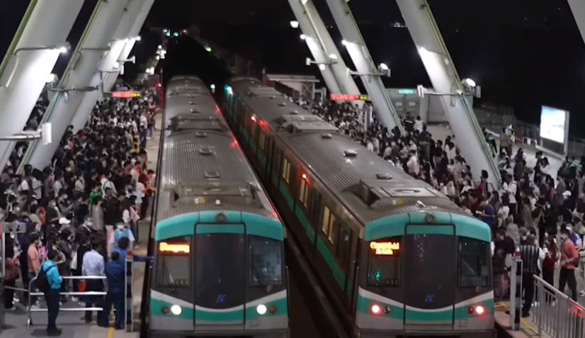 BLACKPINK Rocks Taiwan: Massive Crowds Flood Subway Station