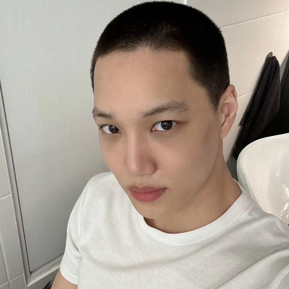 EXO's Kai Debuts New Short Haircut Before Military Enlistment
